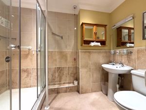 14 Motcombe Grange_Shower Room- click for photo gallery